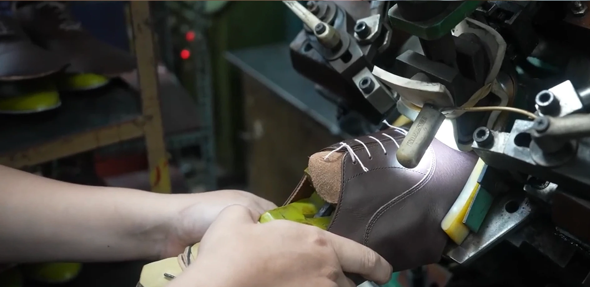 Press mesin sepatu