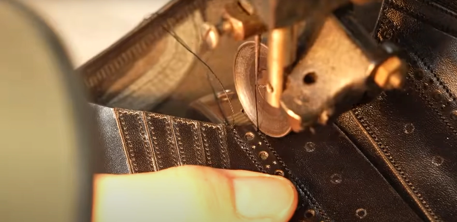 detail jahitan sepatu pabrk sepatu bandung brenton